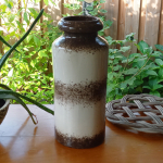 Vintage Vaas W. Germany in wit en bruintinten